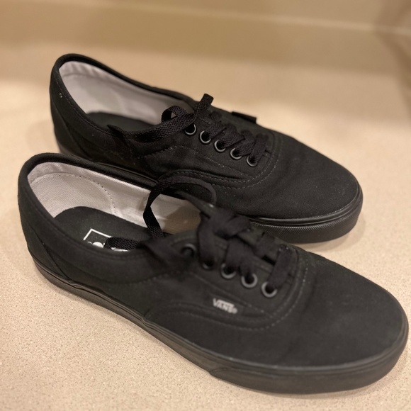 VANS Size 8 low top shoes - Picture 6 of 7